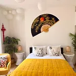 Candy Cafe Apartment