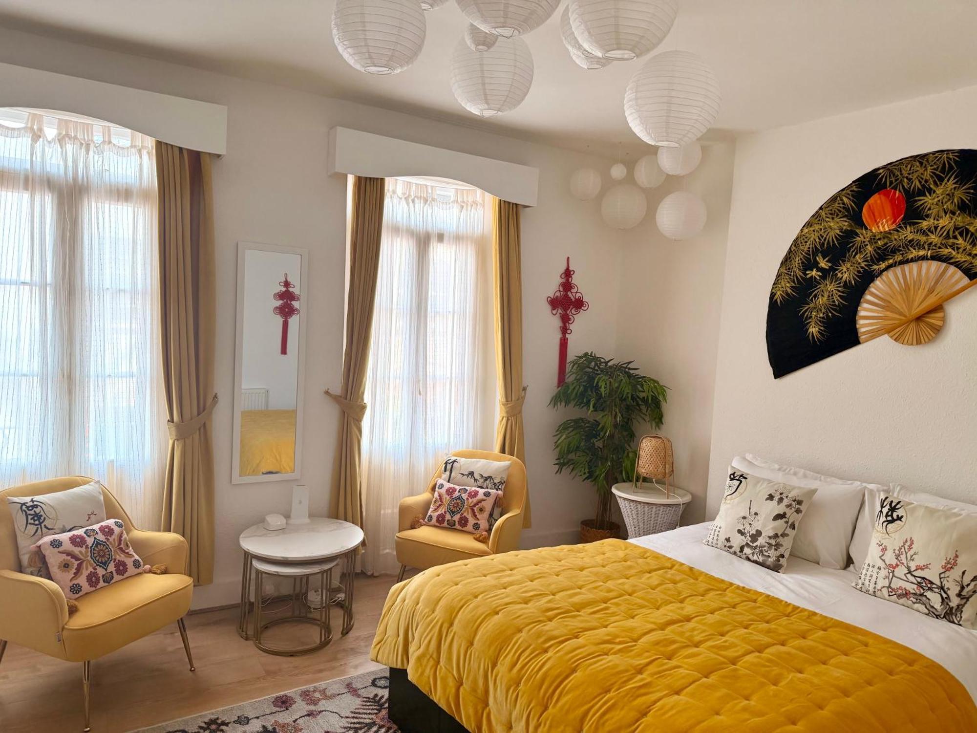 Candy Cafe Apartment
